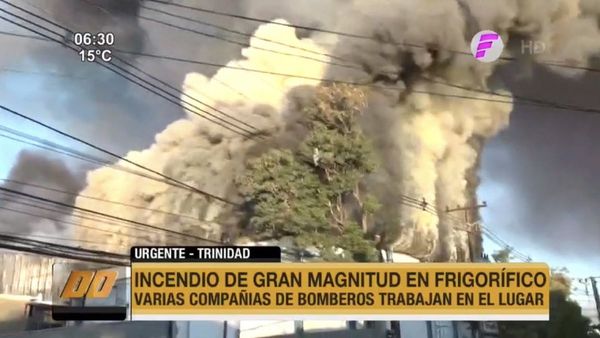 Bomberos declara emergencia y pide a pobladores evacuar zona de incendio de frigorífico