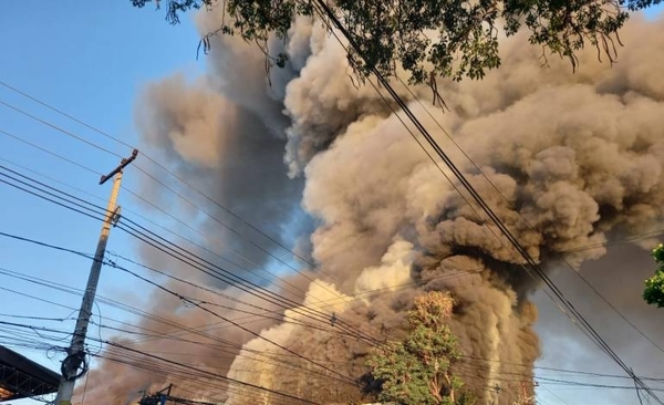 Diario HOY | Incendio en frigorífico: piden evitar la zona, declaran emergencia y descartan víctimas