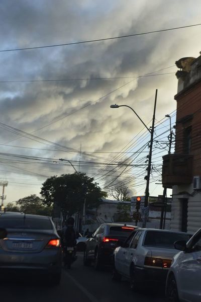 Emergencia mayor por incendio: piden evacuación de un radio de 5 cuadras y uso de tapabocas - Nacionales - ABC Color