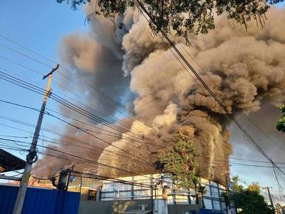 Frigorífico Mussa registra importante incendio en el día que retomaba la faena