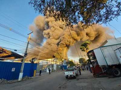 Usar mascarilla doble, beber mucha agua y mojarse los ojos y la nariz: Recomendaciones de neumólogo ante inhalación de amoniaco