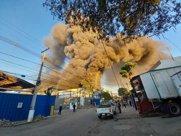 Usar mascarilla doble, beber mucha agua y mojarse los ojos y la nariz: Recomendaciones de neumólogo ante inhalación de amoniaco