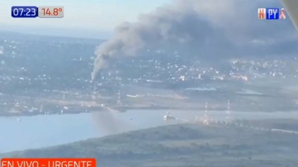 Evacúan zona de incendio ante riesgo de amoníaco, humo y explosiones | Noticias Paraguay