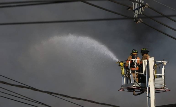 Diario HOY | Incendio: piden a vecinos evacuar y cerrar puertas y ventanas