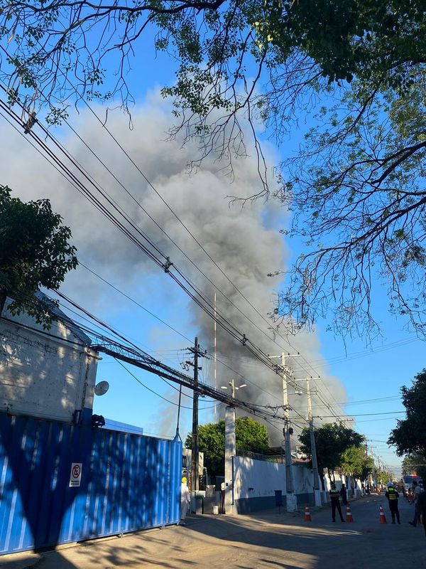 Incendio en frigorífico: advierten sobre toxicidad del aire y posibles secuelas médicas - Nacionales - ABC Color