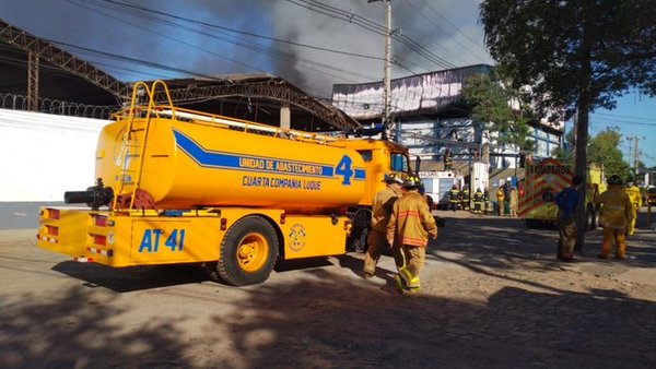 Médico Neumólogo pide precaución a las personas por el voraz incendio de frigorífico