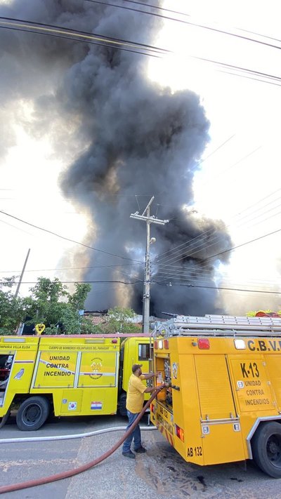 "Emergencia mayor" por incendio en Asunción ante posible fuga de amoníaco - El Independiente