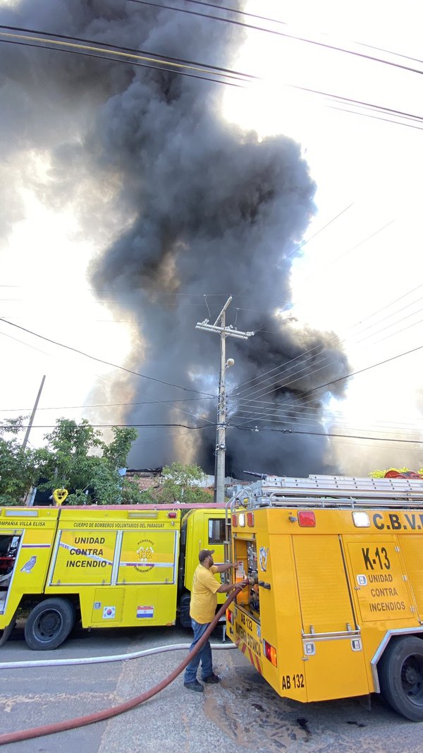 "Emergencia mayor" por incendio en Asunción ante posible fuga de amoníaco - El Independiente