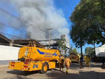Incendio en Tablada: Difícil acceso a los planos por parte de la comuna - Nacionales - ABC Color