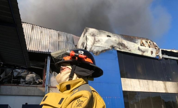 Diario HOY | Incendio en frigorífico: tanques de amoníaco están controlados y trabajan para retirarlos