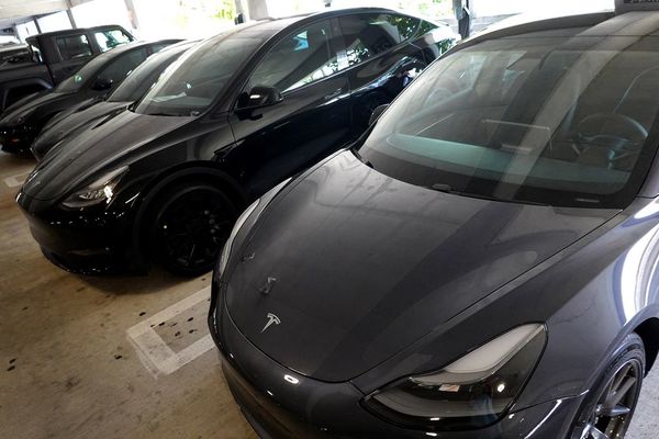 Tesla alcanzó un valor de mercado de un billón de dólares