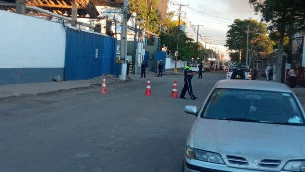 Comuna de Asunción clausura calles por el voraz incendio de frigorífico