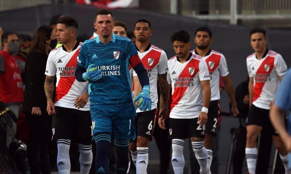 Con los paraguayos Rojas y Martínez como pilares, River golea y se encamina a ser campeón