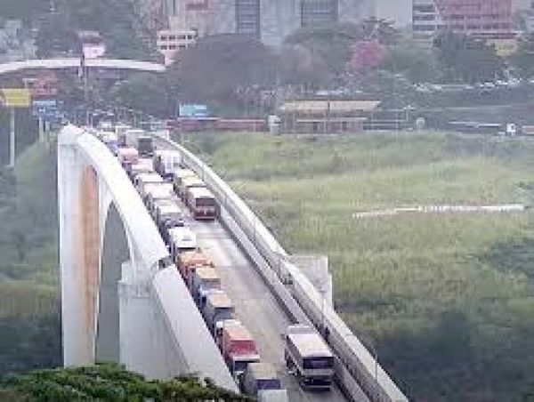 Bajante en los ríos hace que exportaciones se concreten por el Puente de la Amistad