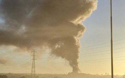Incendio de frigorífico sitia Asunción. Piden que se evacue cinco cuadras a la redonda y uso tapabocas obligatorio para el rollo
