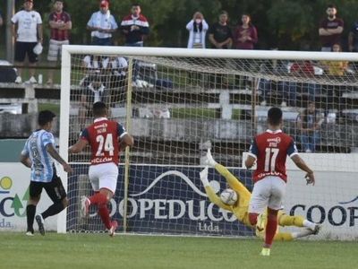 La atajada top de Jean Paulo que evitó el 1-0 de Guaireña - Cerro Porteño - ABC Color