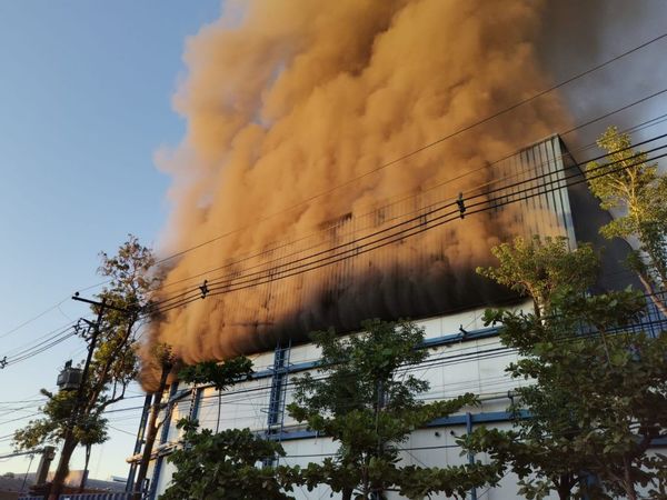 Emergencia mayor por incendio en frigorífico