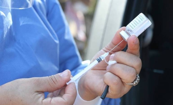 Diario HOY | Avivados buscan estafar con vacunación: Salud aclara que no agendan terceras dosis