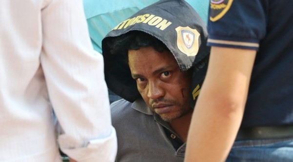 En un operativo de la Policía y la Fiscalía, detienen a un supuesto sextorsionador en la Plaza Uruguaya