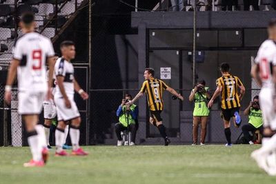 La razón por la que Guaraní festejó erróneamente los 100 goles de Fernando Fernández - Guaraní - ABC Color