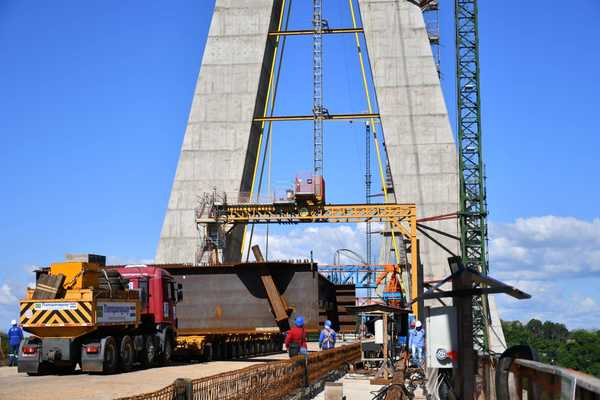 Lanzan dovelas para el avance libre en el Puente de la Integración - .::Agencia IP::.