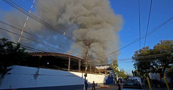 La Nación / Incendio en frigorífico - OJO Galería