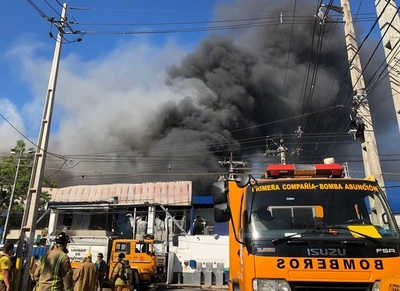 Perdió a un familiar en incendio del Ycuá Bolaños y hoy sus sobrinos quedaron dentro del frigorífico siniestrado: El relato de Doña Rubita
