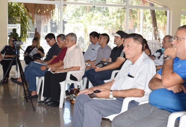 Olimpia: Socios insisten ante la falta de respuestas