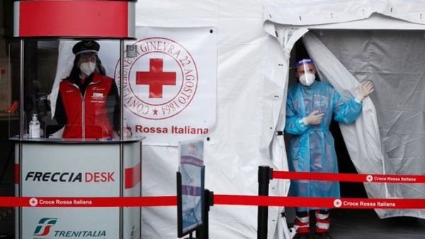 Italia planea masiva tercera dosis contra el COVID en enero