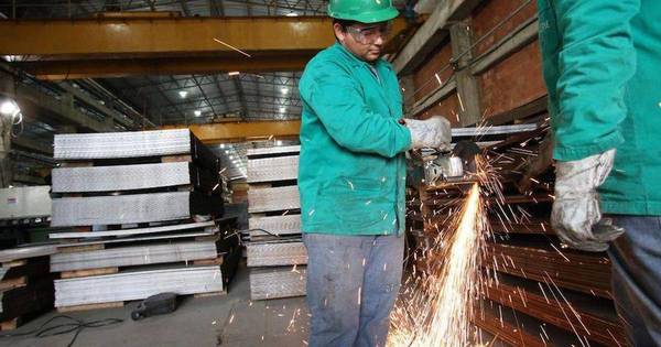 La Nación / Se incrementa precio del acero