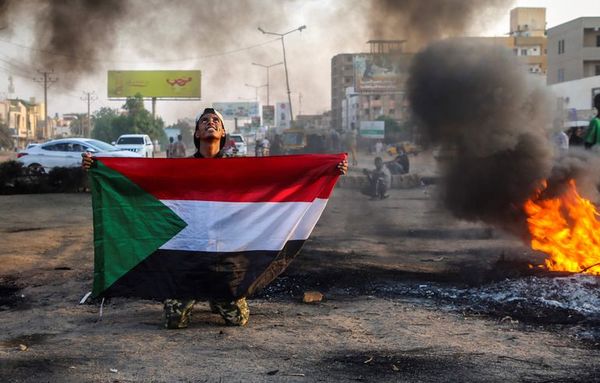 Sudán: militares se comprometen con transición democrática un día tras golpe de Estado - Mundo - ABC Color