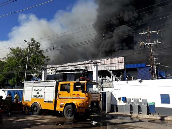Incendio en Tablada: industrias contaminantes en plena ciudad - El Trueno