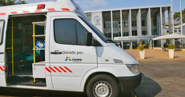 La Nación / Ministerio de Salud recibió ambulancias donadas por Itaipú
