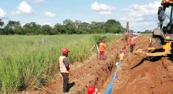 Agua del acueducto del Chaco llega por primera vez hasta Mariscal Estigarribia