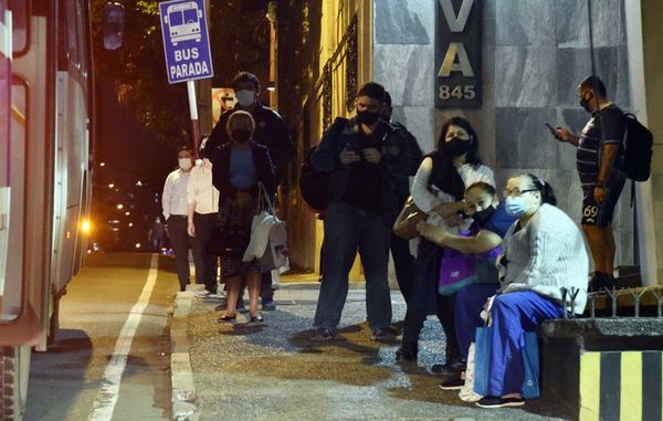 Sedeco multa a 17 empresas de transporte público por aglomeración y reguladas - Nacionales - ABC Color