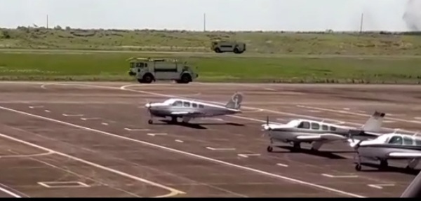 Avión realiza aterrizaje forzoso por problemas mecánicos en Minga Guazú
