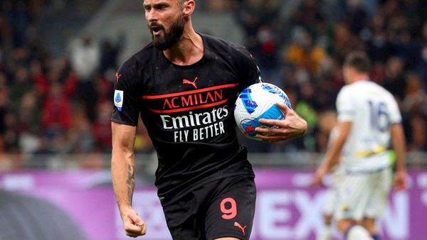 Giroud regala al Milan dos noches de líder en solitario
