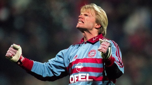 Oliver Kahn recibió la camiseta autografiada de un equipo paraguayo