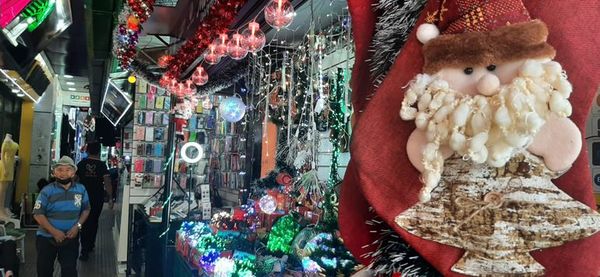 Luces y arbolitos de Navidad ya se venden en las calles de Ciudad del Este  - ABC en el Este - ABC Color