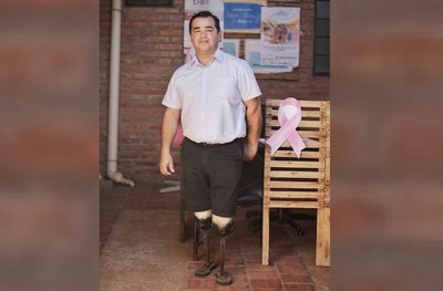 Crónica / El hombre que motiva con cada paso que da