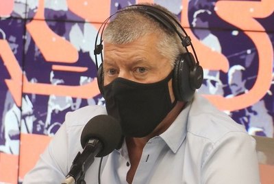 Crónica / SIGUE EL APRIETE DE SOCIOS POR PAPELES