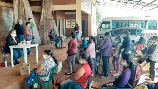 Amas de casas y productores de Bella Vista son asistidos