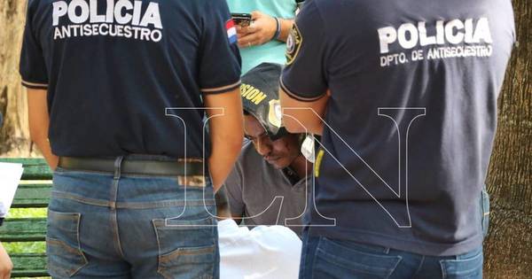 La Nación / Detienen a un hombre en la Plaza Uruguaya
