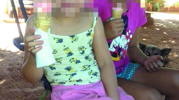 Dos niñas denuncian maltratos de su mamá