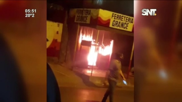 Incendio de Ferretería en Fernando de la Mora - SNT