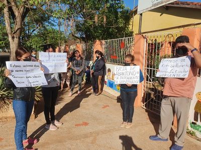 Padres de guardería infantil protestan por falta de entrega de kits de alimentos