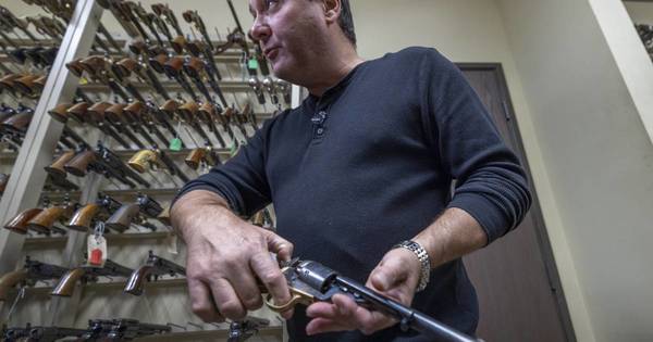 La Nación / ¿Cuáles son las reglas para armas y municiones en un set de cine?