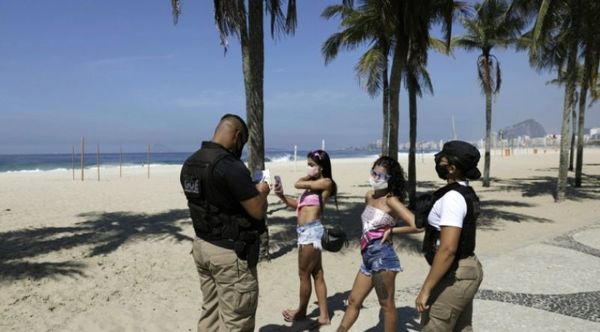 Río de Janeiro dejará de obligar el uso de mascarillas al aire libre
