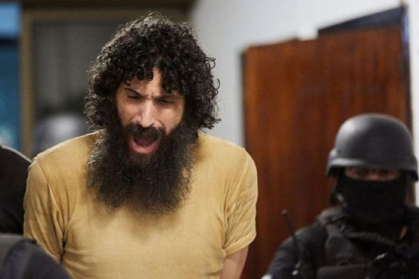 Hombre gato: Expulsan del juicio a acusado de asesinar a su madre y tía porque no dejaba de maullar