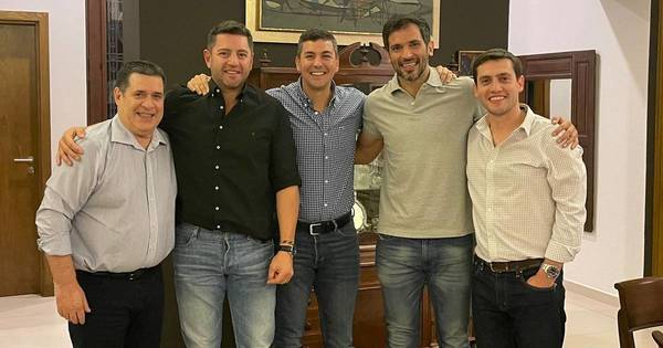 La Nación / Roque Santa Cruz, ¿en política?: “Noche con grandes amigos, hay equipo”